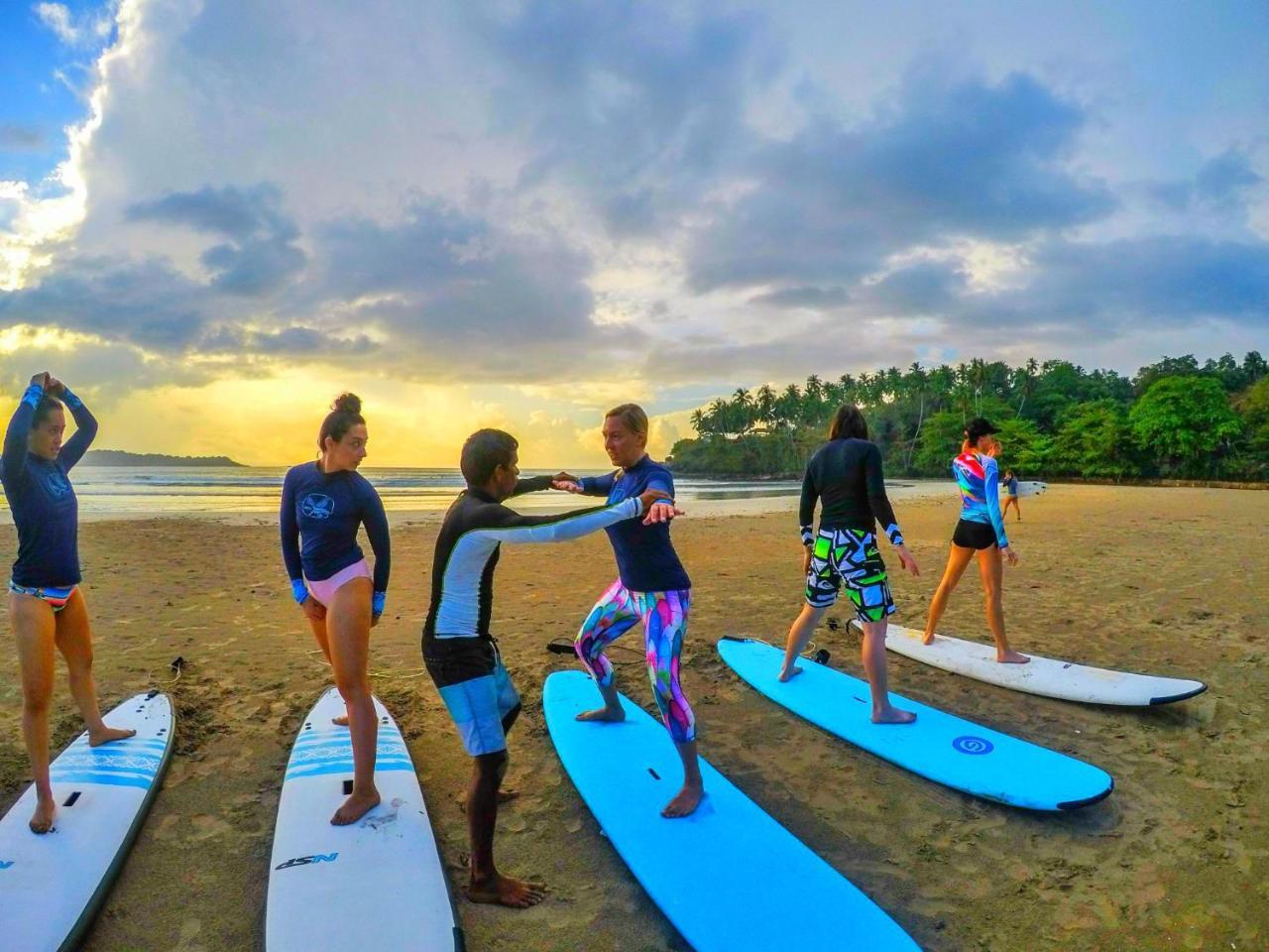 Ocean Bay Surf Resort ウェリガマ エクステリア 写真